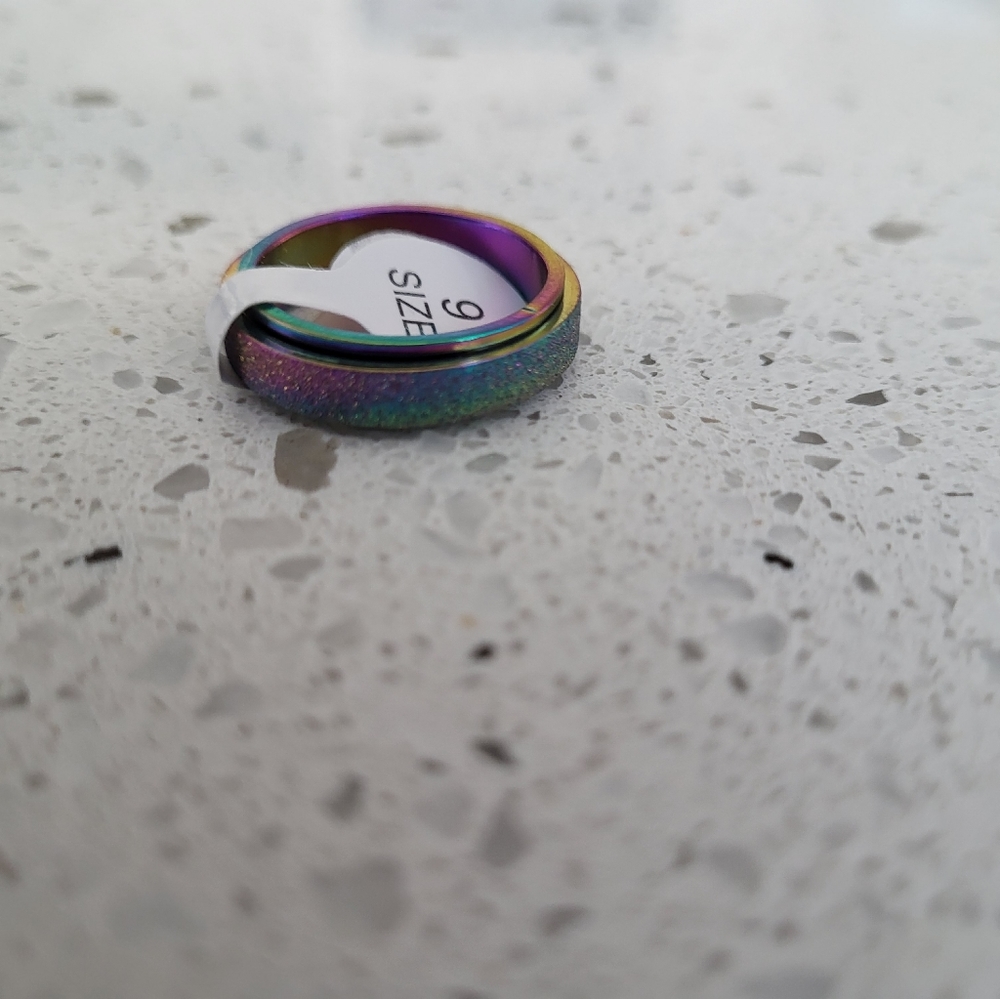 Anti-anxiety spinner ring